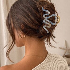 Aimee Song Blue Marble Wave Claw Clip Coastal Aesthetic Hair Clip NWT